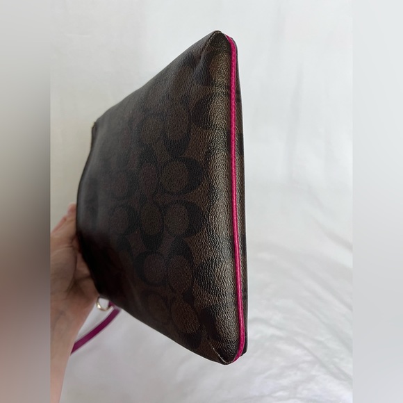***SOLD***COACH CROSSBODY BAG in Brown and Fuchsia Leather Messenger Bag Signatu - Picture 13 of 16